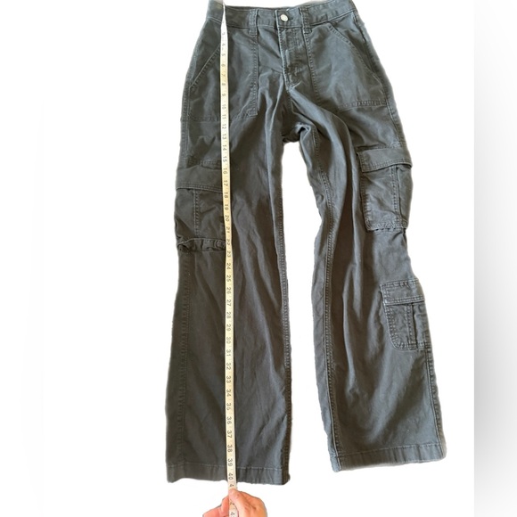 Hollister Women’s Black Ultra High-Rise Baggy Cargo Pants 2R/w26R - Picture 8 of 9